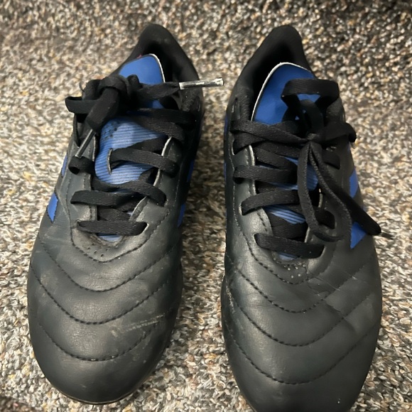 Adidas soccer cleat’s size 2. In good condition. Black and blue. Big kids. - Picture 4 of 11